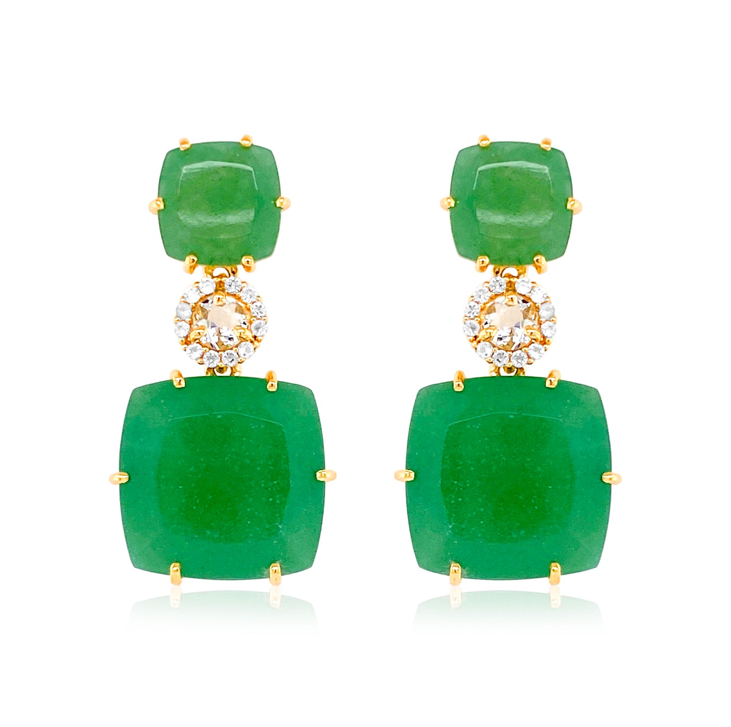 Green earrings with gold and diamond accents on a white background
18K Yellow Gold Vermeil over 925 Silver - 3.5 grs
Cushion cut Green Quartz, Prasiolite - 26.5 cts
26 White Topaz round 1.0 mm diamond cut
Measurement: 1 cm thickness, 3 cm length, 1.5 cm width