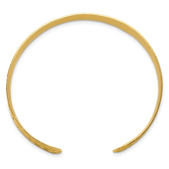 Gold cuff, side view on a white background
Material: 925 sterling silver, gold plated
Color: yellow gold
Closure: slip-on, open bangle
Measurement: 13 mm width