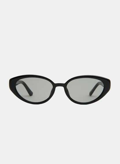 Greta - Black Frame Smoke Lens