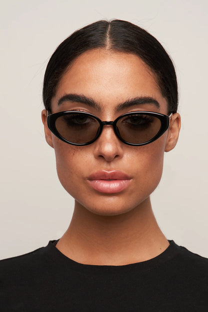 Greta - Black Frame Smoke Lens