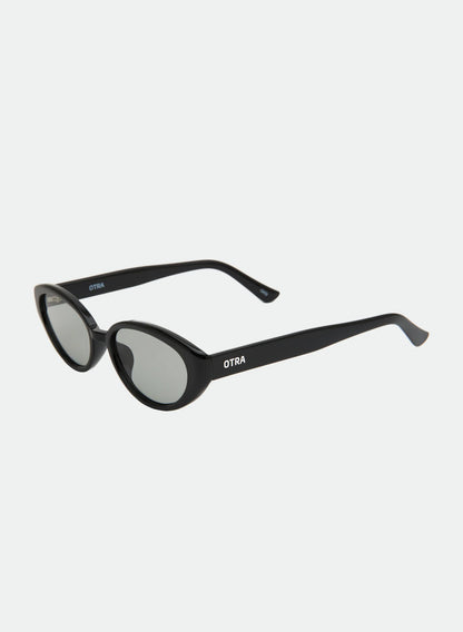 Greta - Black Frame Smoke Lens