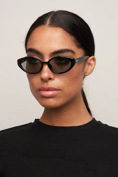 Greta - Black Frame Smoke Lens