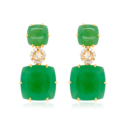 Green earrings with gold and diamond accents on a white background
18K Yellow Gold Vermeil over 925 Silver - 3.5 grs
Cushion cut Green Quartz, Prasiolite - 26.5 cts
26 White Topaz round 1.0 mm diamond cut
Measurement: 1 cm thickness, 3 cm length, 1.5 cm width