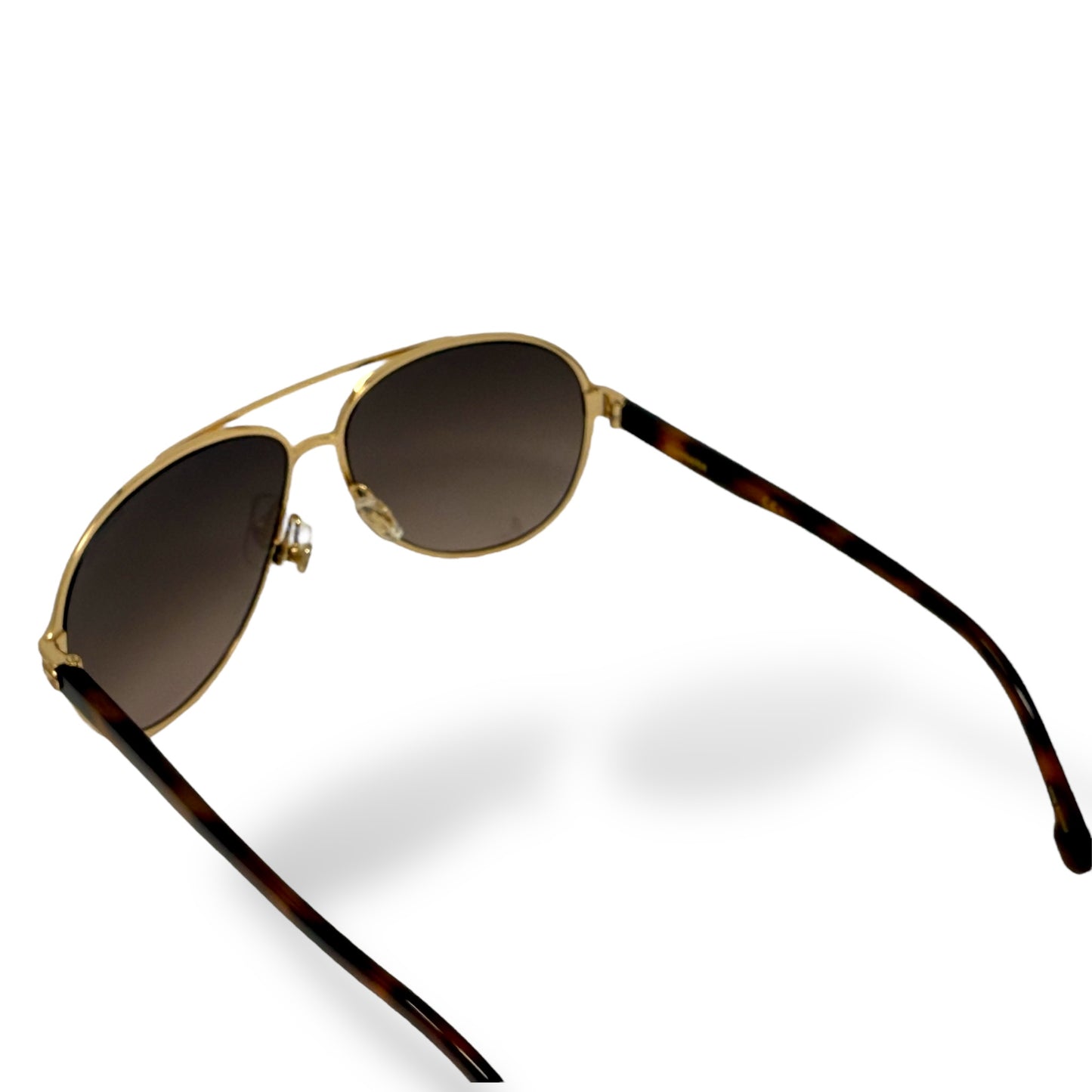 Sunglasses with gold frame and tortoiseshell arms on a white background
Carrera - 1051/S 0Y3R HA

Frame style: Aviator, lightweight&nbsp;

Frame Color: gold wire frame with brown tortoise shell arms

Lens Color: brown gradient&nbsp;