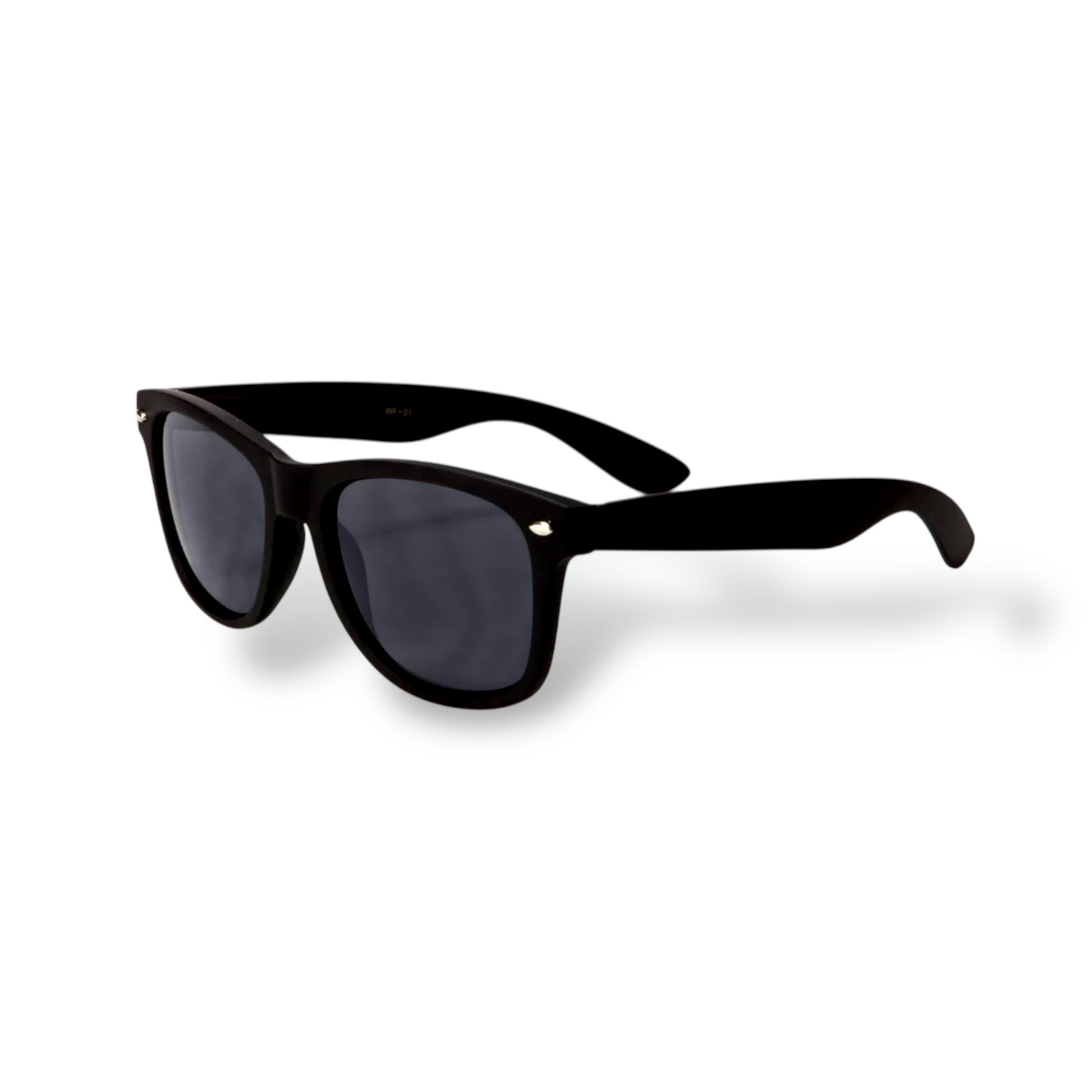 Black sunglasses on a white background
Frame style: wayfarer

Frame Color &amp; Lens: all black

Measurements: 52 mm - 20 mm - 127 mm

Style: &nbsp;WF01-MB