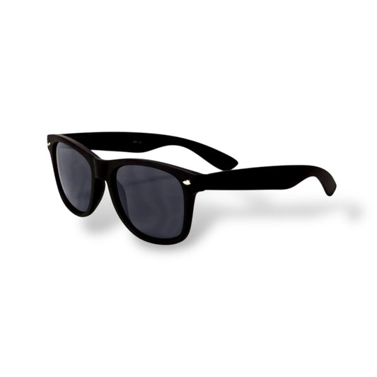 Black sunglasses on a white background
Frame style: wayfarer

Frame Color &amp; Lens: all black

Measurements: 52 mm - 20 mm - 127 mm

Style: &nbsp;WF01-MB