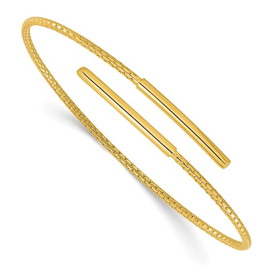 Gold bangle on a white background
Material: 925 sterling silver, gold plated
Color: yellow gold
Closure: slip-on, open bangle
Measurement: 1.75 mm width
Style: QLF1352Y